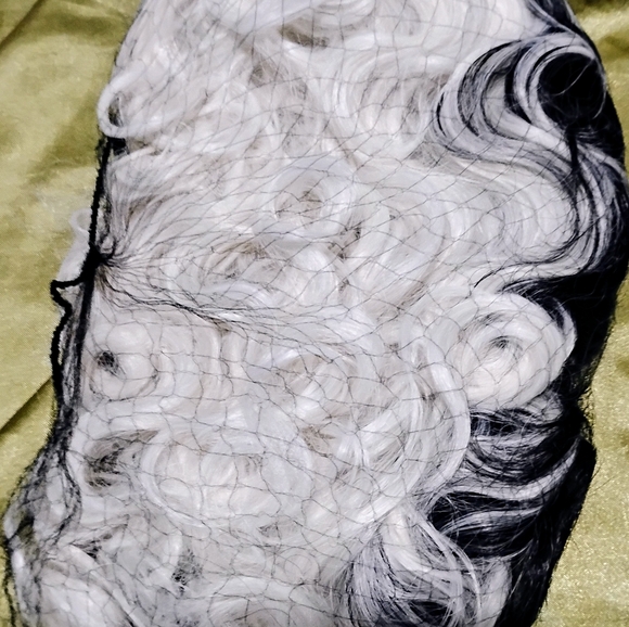 Wigs - Picture 4 of 4